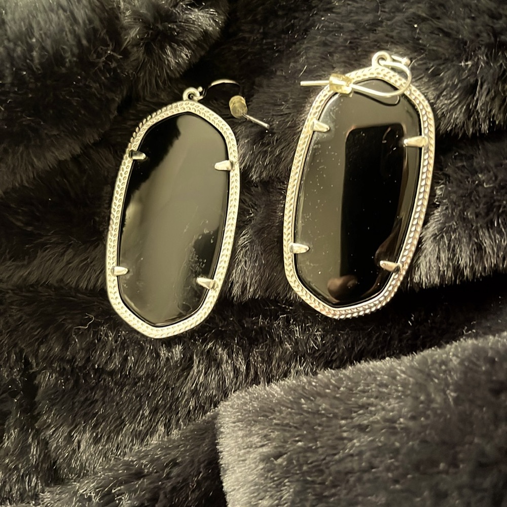 Kendra Scott black earrings